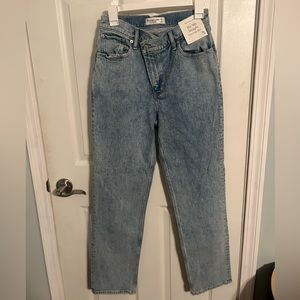 Abercrombie 90s Ultra High Rise Straight Jeans, 28, New
